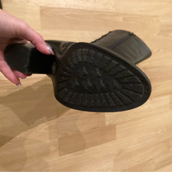 Women's Black Knee-High Boots - Picture 6 of 8